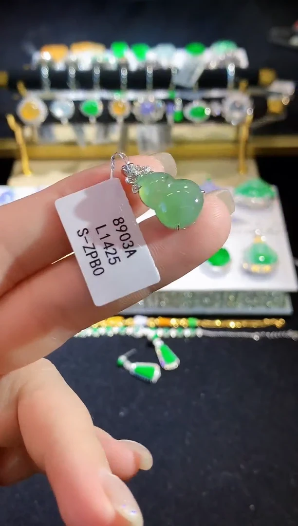 翡翠18K金镶嵌吊坠(不含链)L1425多样性发其一