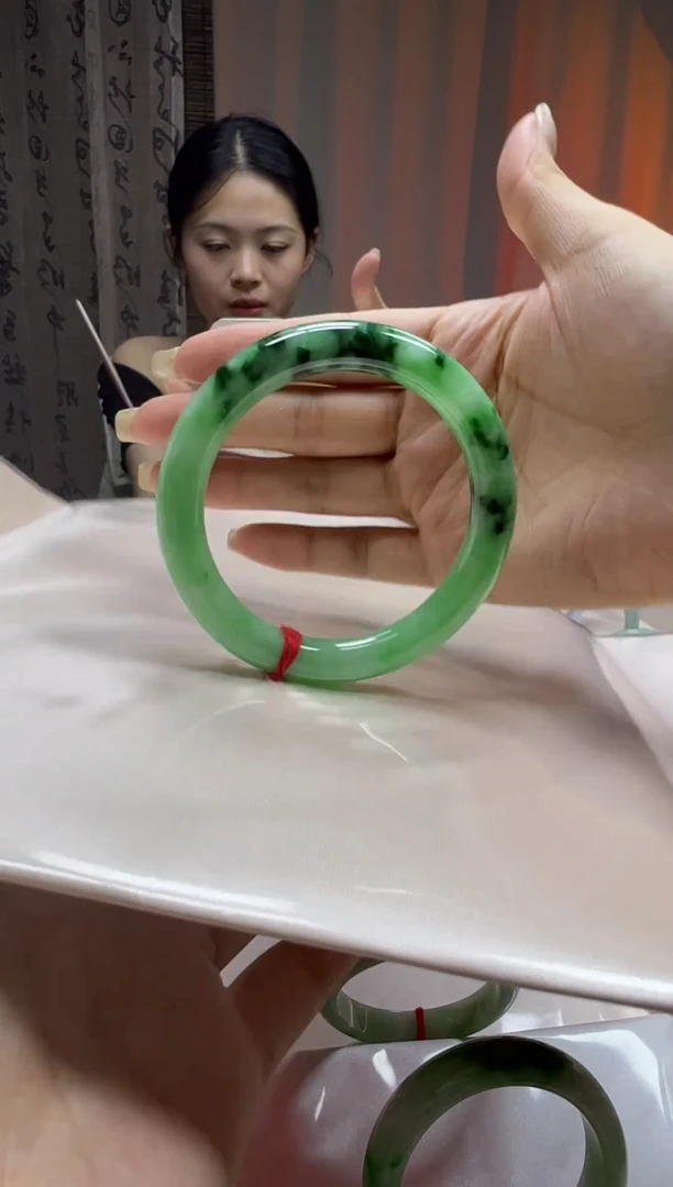 未镶嵌手镯翡翠55圈  圆条