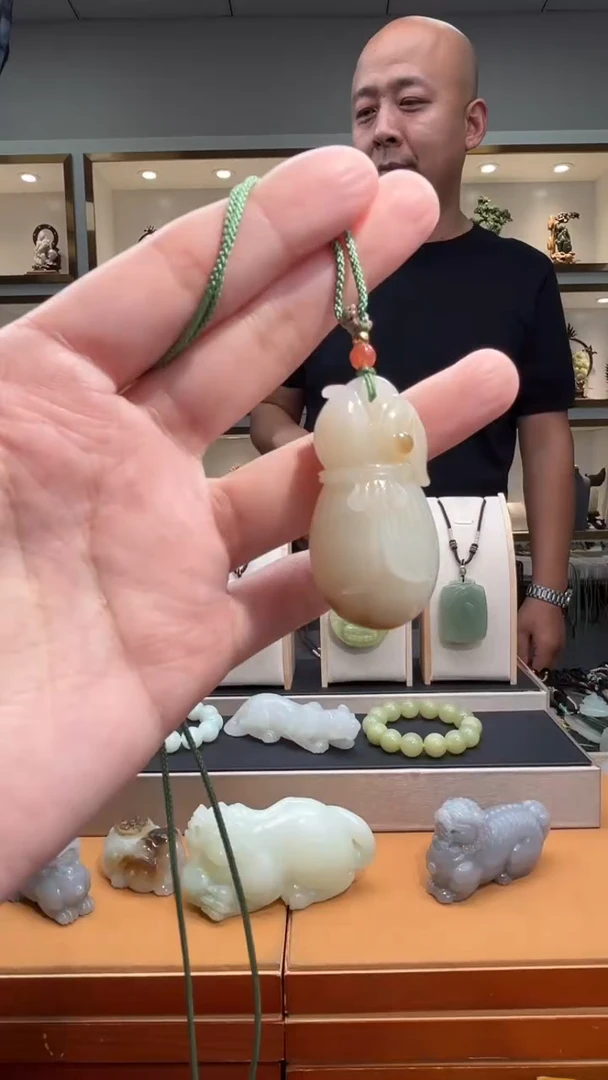 颈饰未镶嵌和田玉苏