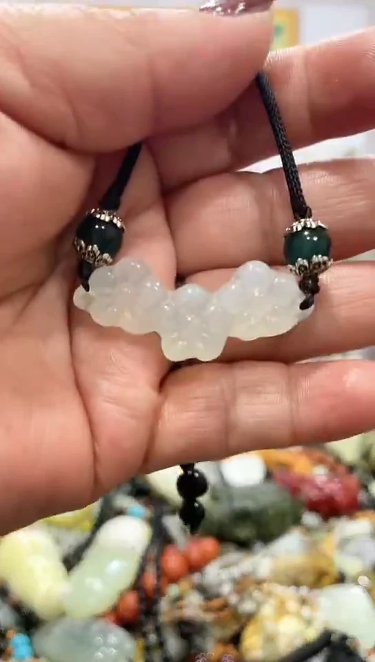 未镶嵌岫玉挂件