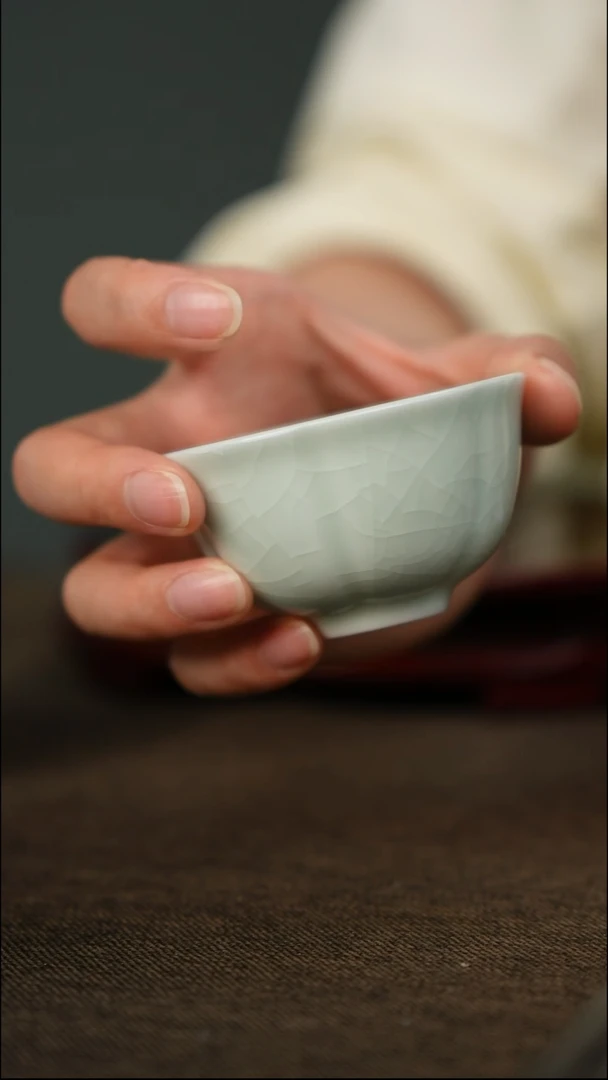 玉青 花口杯 带底款