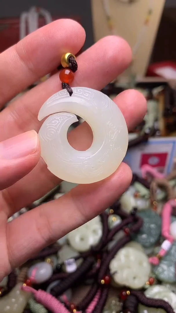 玉新疆料青海料清水时来运转吊坠