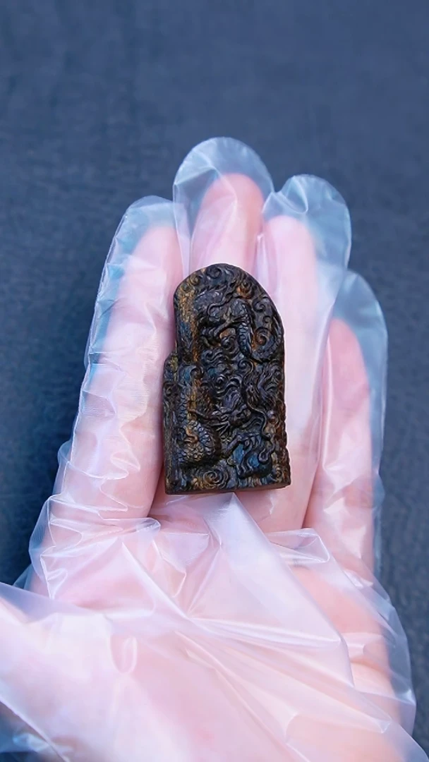 沉香吊坠越南芽庄白棋楠龙牌雕刻5.7克+