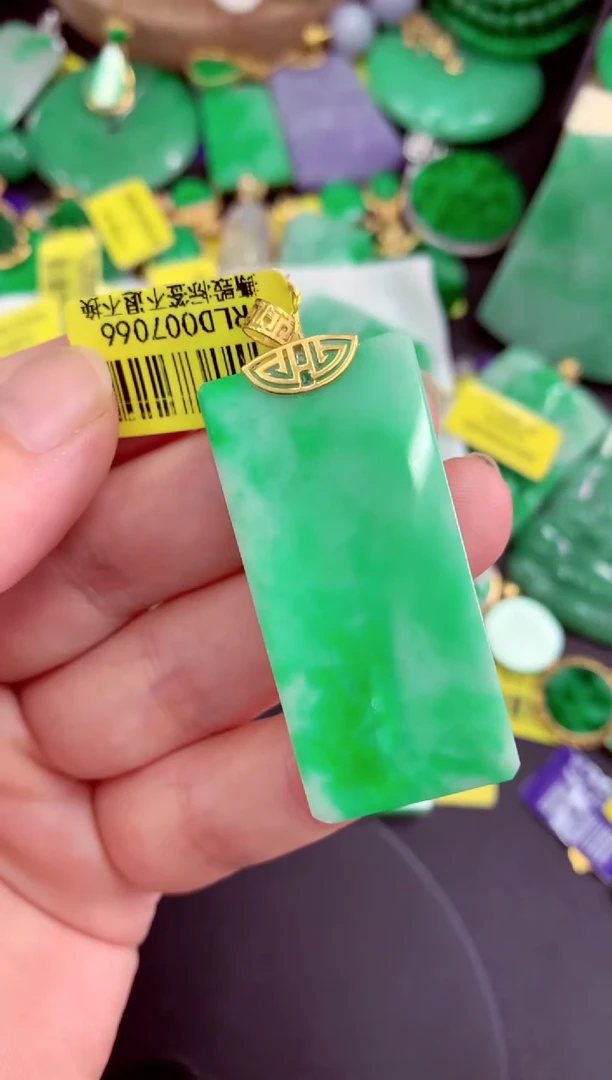 吊坠(不含链)18K金镶嵌翡翠挂件