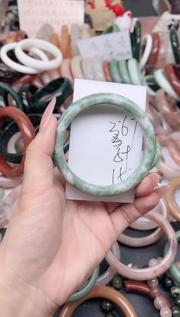 未镶嵌手镯石英质玉367