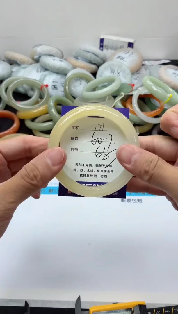 未镶嵌手镯石英质玉171