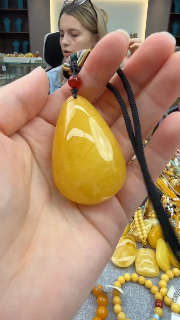 琥珀颈饰未镶嵌109秒拍号 假一罚三