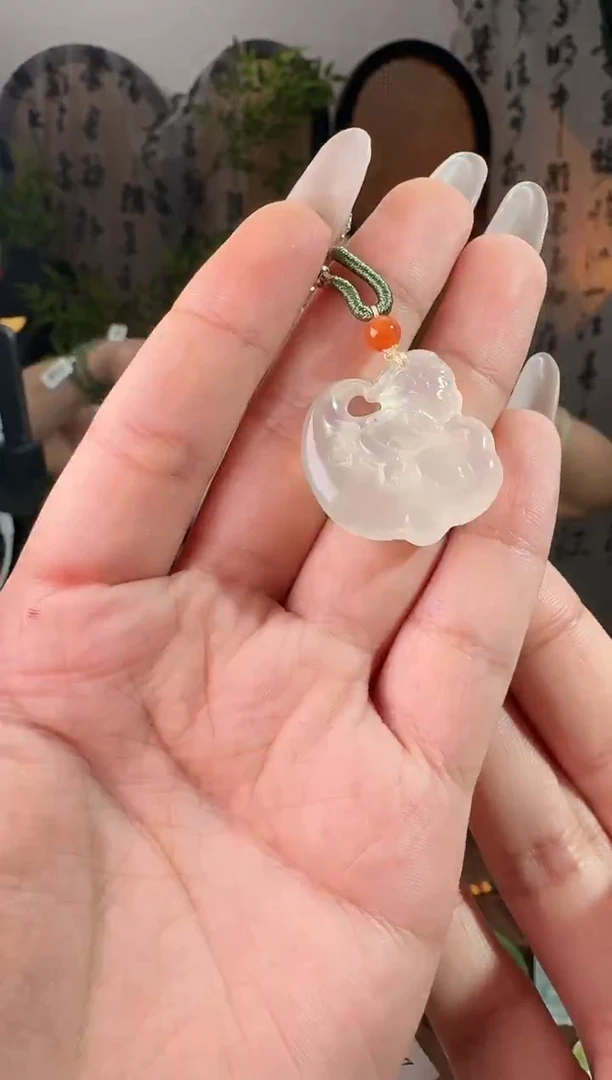 未镶嵌岫玉颈饰猴子