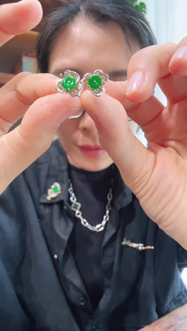 18K金镶嵌翡翠耳饰00003800