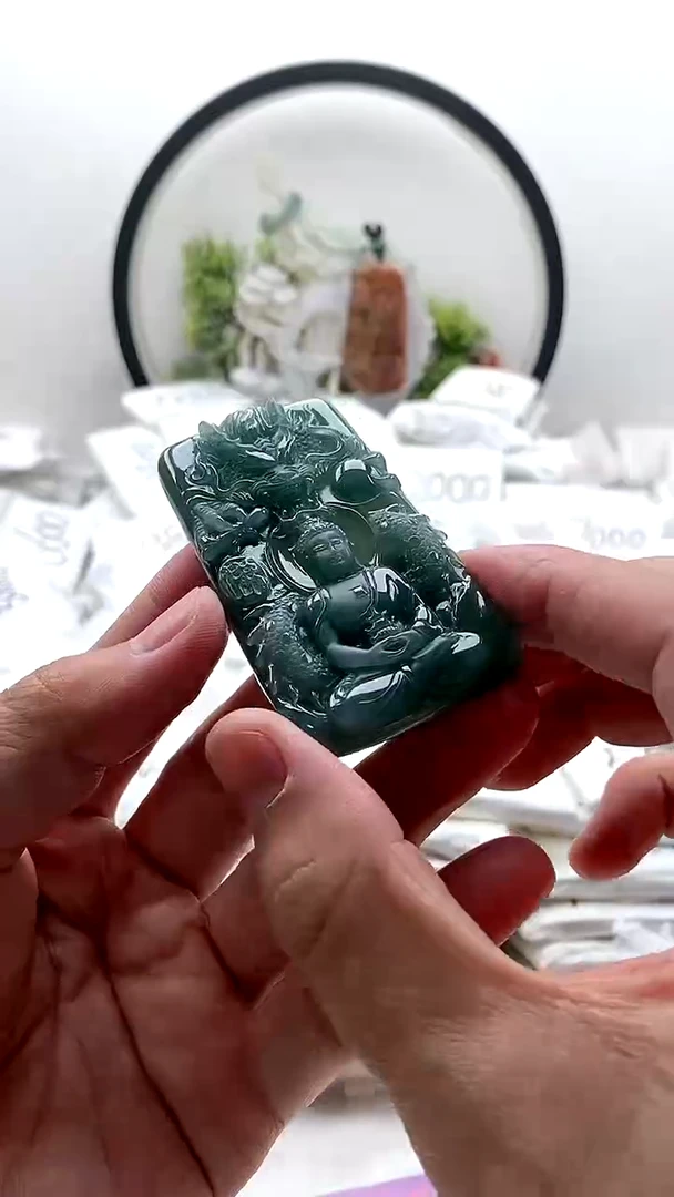 颈饰未镶嵌翡翠大日如来