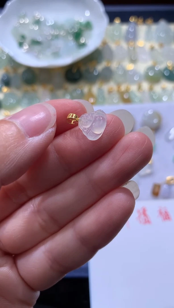 颈饰18K金镶嵌翡翠翡翠