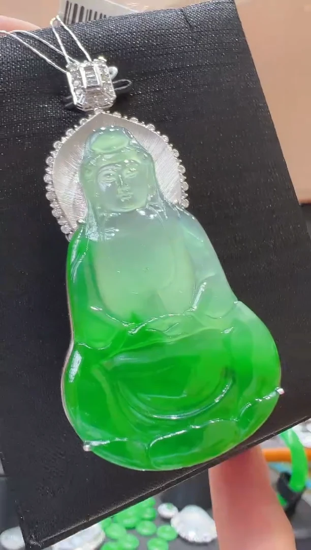 【闪购商品】翡翠吊坠(不含链)18K金镶嵌