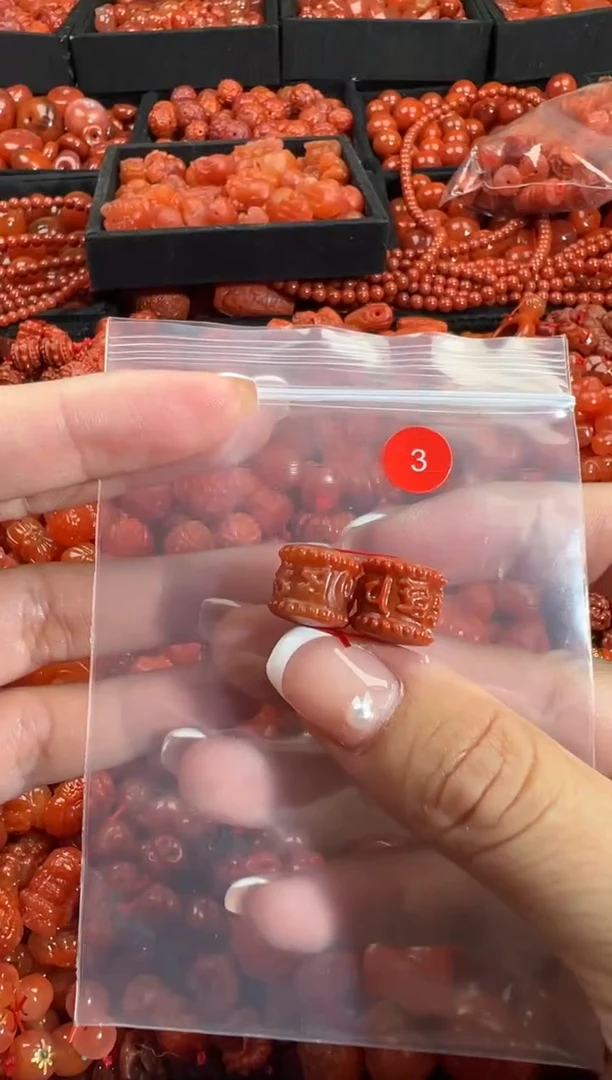 颈饰未镶嵌南红玛瑙1