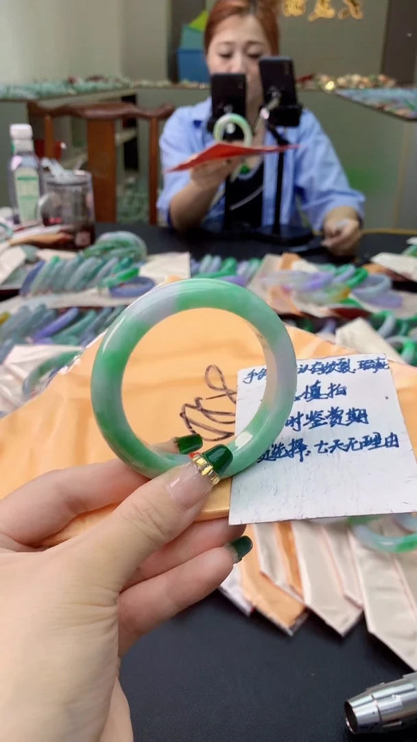 翡翠手镯未镶嵌0768304152