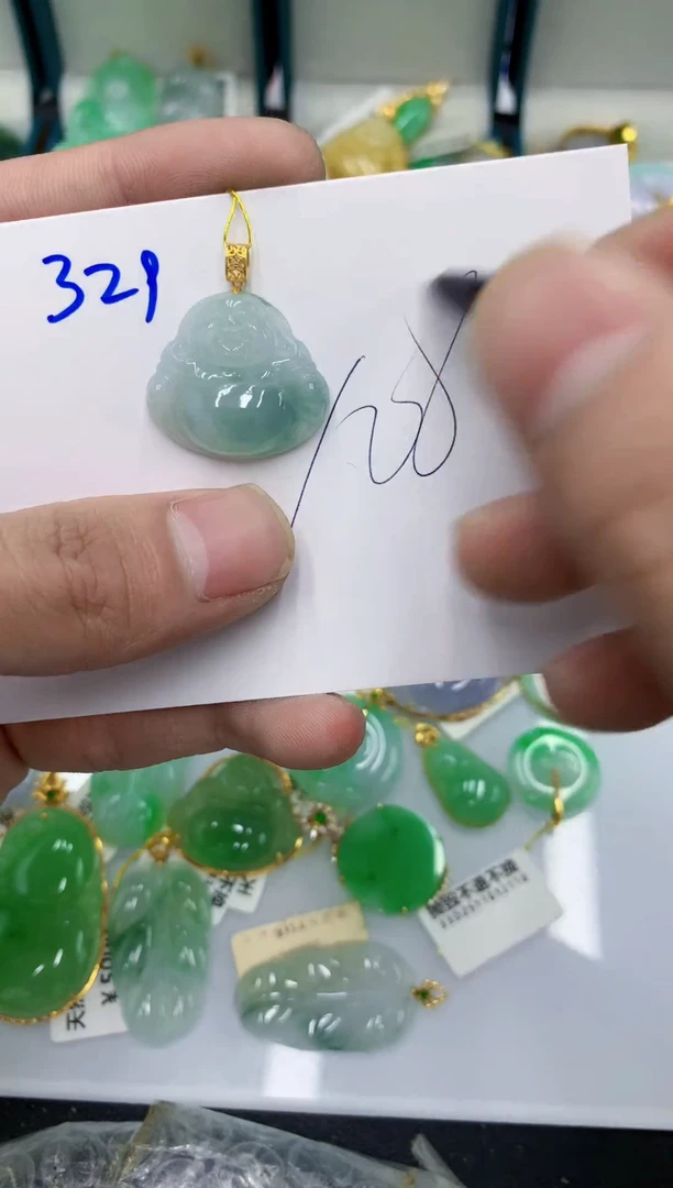 颈饰18K金镶嵌翡翠翡翠