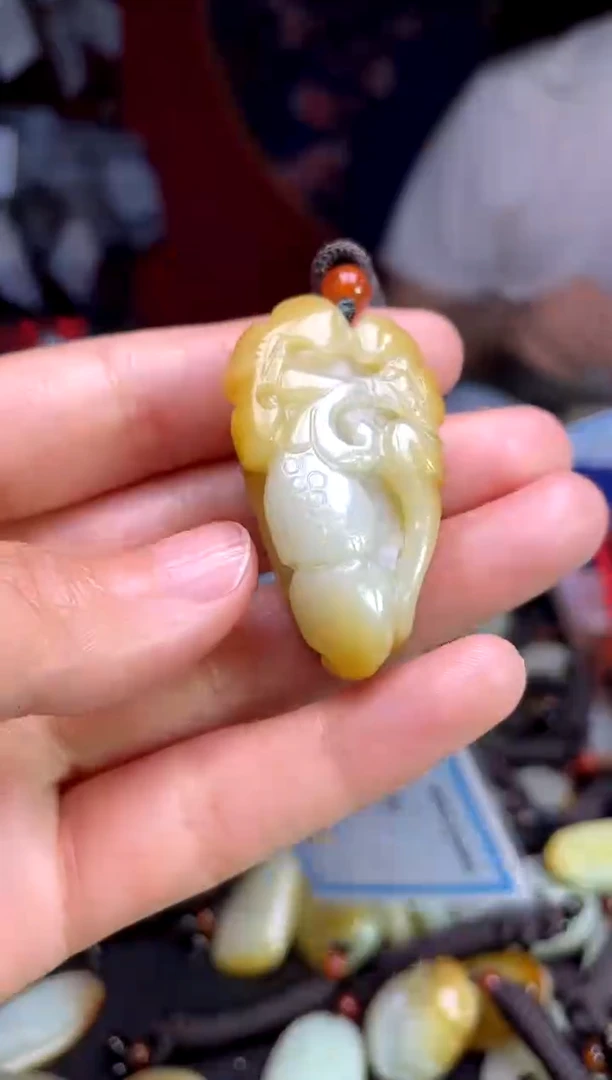 和田玉未镶嵌颈饰1