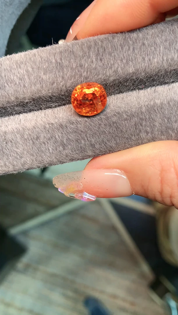 【闪购商品】石榴石（芬达石）耳饰未镶嵌5.61克拉