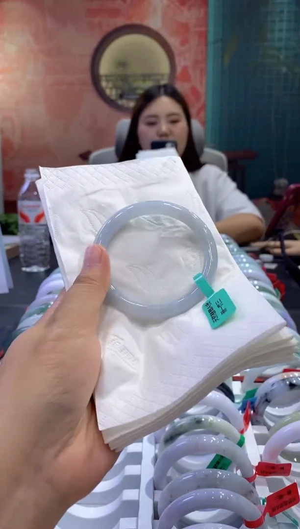 翡翠手镯未镶嵌多人0009425