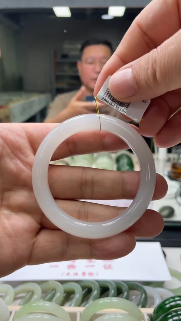 【闪购商品】和田玉手镯未镶嵌编码1180 圈口55-56