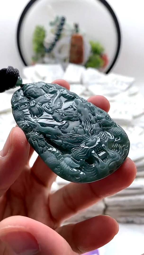 翡翠未镶嵌颈饰文殊