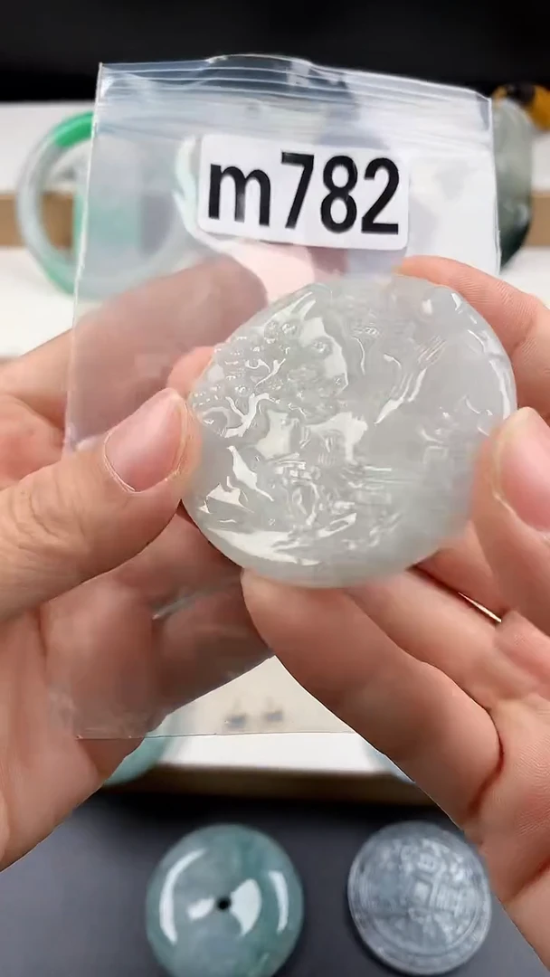 颈饰未镶嵌翡翠天然翡翠吊坠挂件