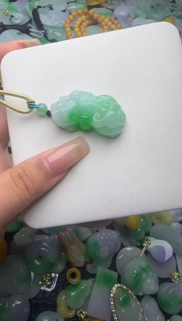 翡翠未镶嵌颈饰天然缅甸翡翠吊坠