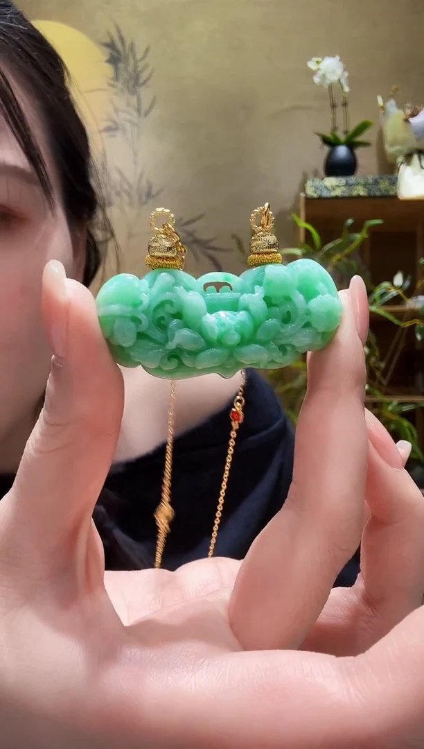 颈饰未镶嵌翡翠吊坠