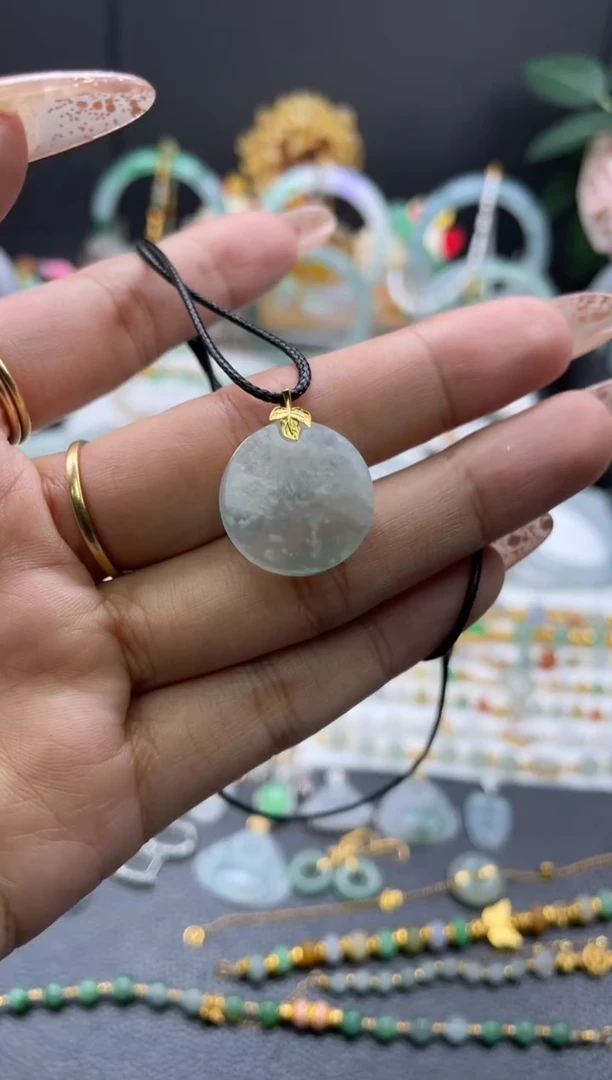 颈饰未镶嵌翡翠吊坠
