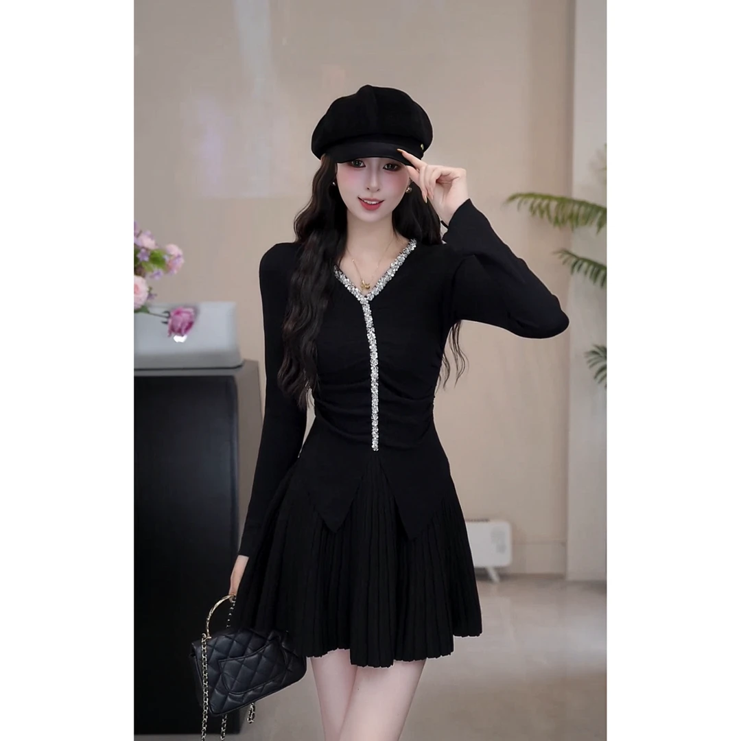 YUANLIANSU/圆脸酥【连枝共冢】千金风不规则钉珠V领T恤上衣女秋季