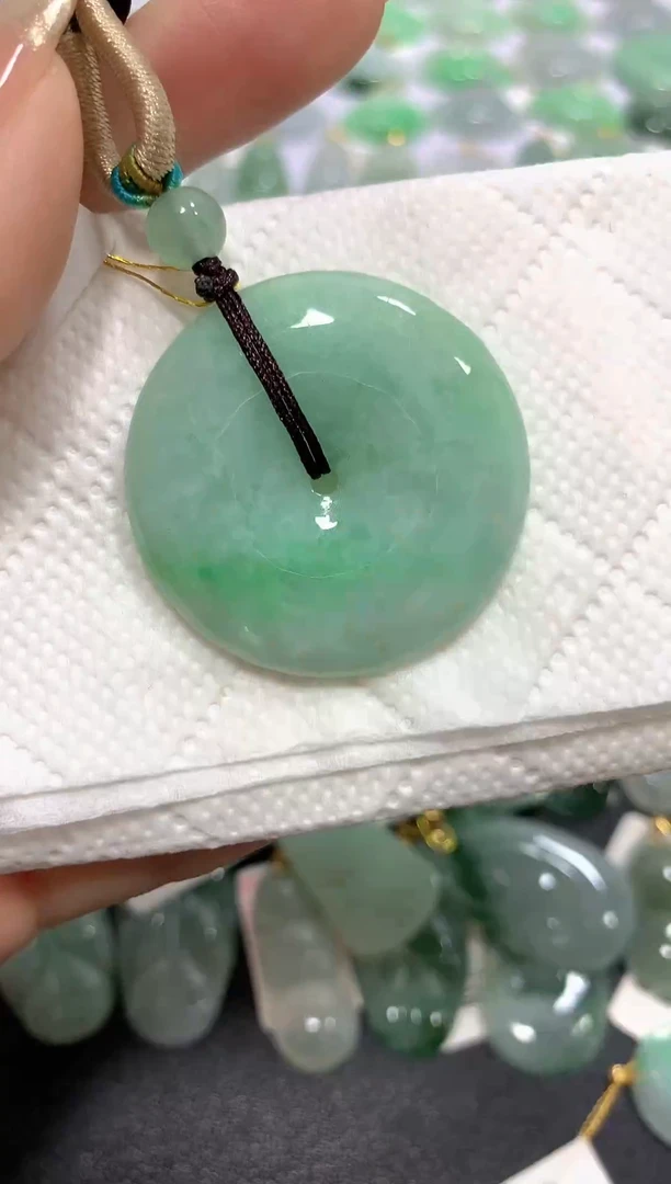 颈饰未镶嵌翡翠A货