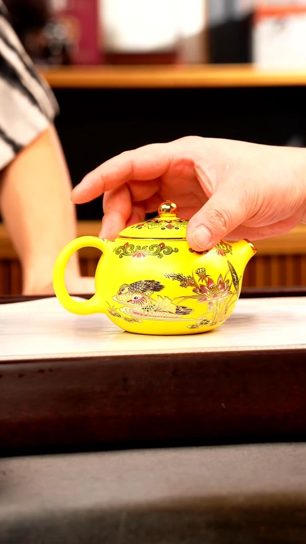 茶壶紫砂黄金泥 西施 鸳鸯珐琅彩