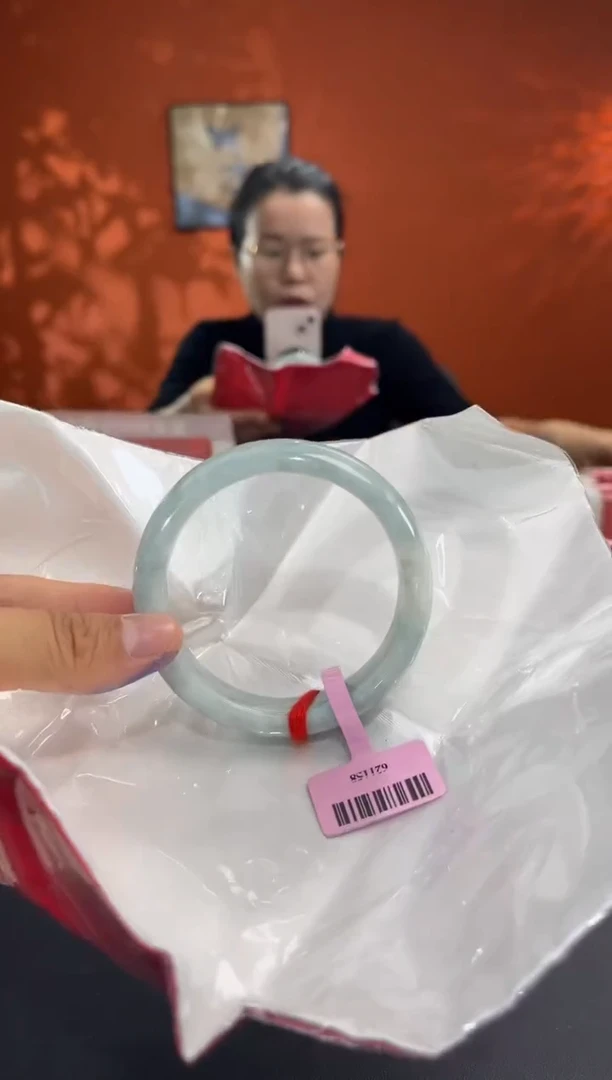 未镶嵌手镯翡翠翡翠手镯（微瑕）