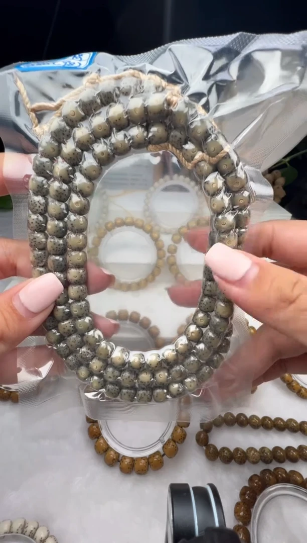 星月菩提手串A09卡8*7正月绿背长串