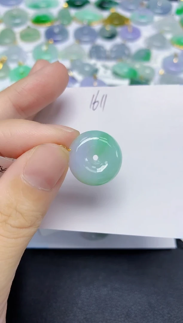 翡翠18K金镶嵌颈饰天然缅甸翡翠A货