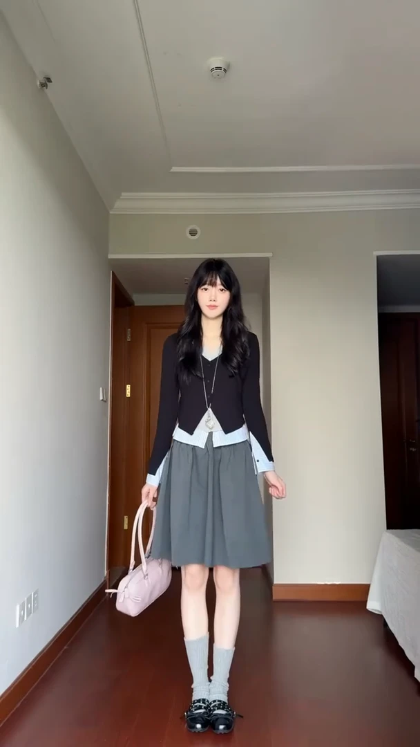 2025早秋新款女韩系气质穿搭格子拼接针织开衫高腰遮胯a字半身裙