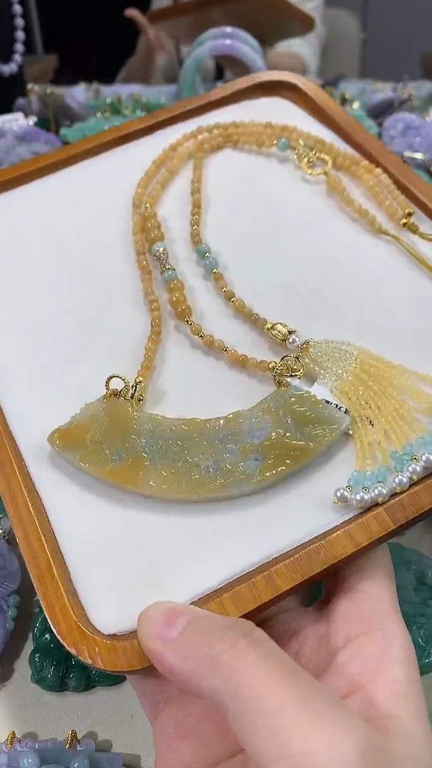 颈饰未镶嵌翡翠吊坠