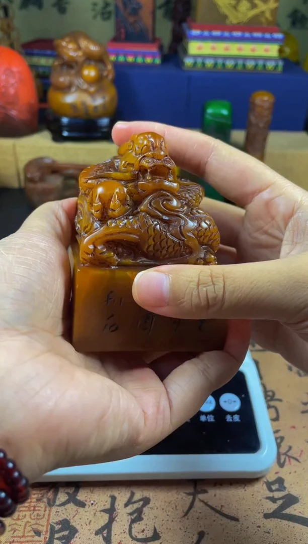 寿山石印石田黄盘龙玺