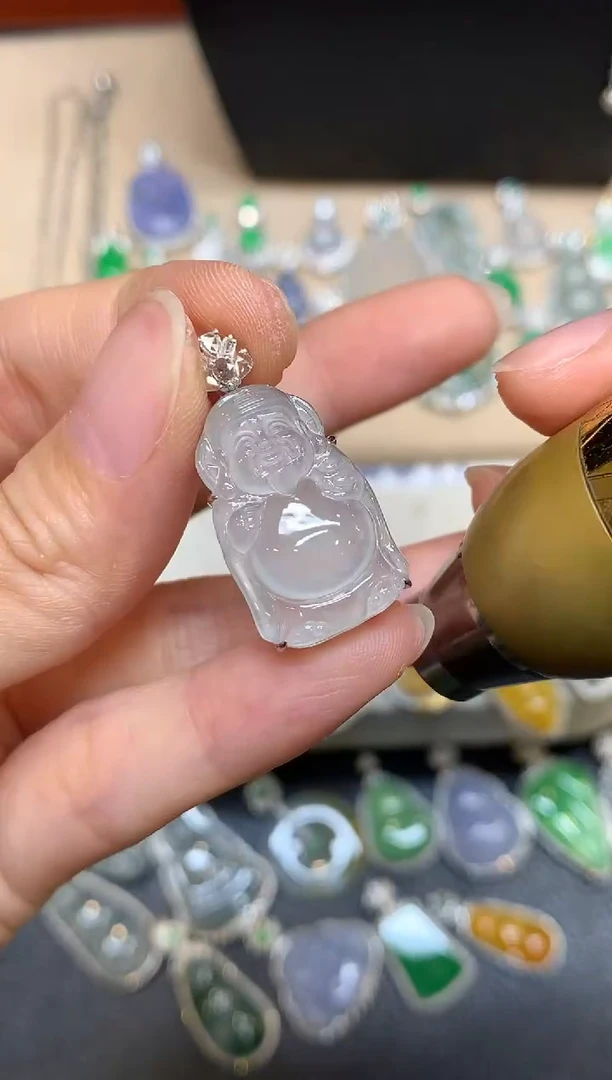 颈饰18K金镶嵌翡翠财神【无服务费