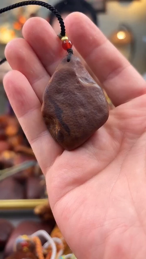 未镶嵌颈饰琥珀吊坠