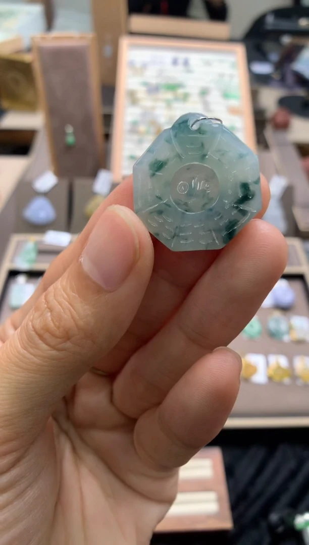 颈饰未镶嵌翡翠八卦