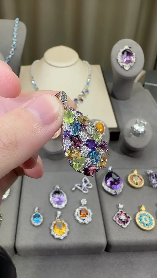 颈饰银S925镶嵌水晶20*35mm多彩宝水滴款