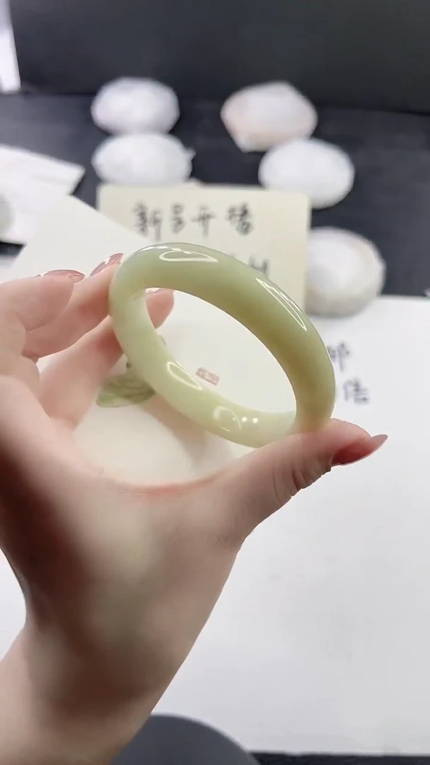 未镶嵌手镯石英质玉L256