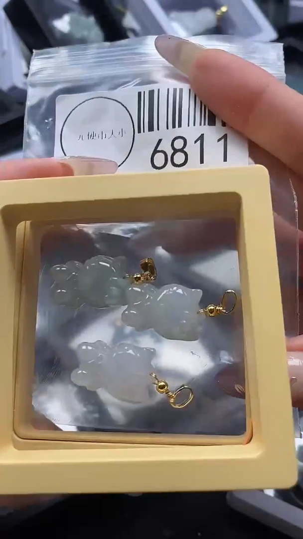 吊坠(不含链)未镶嵌翡翠6811