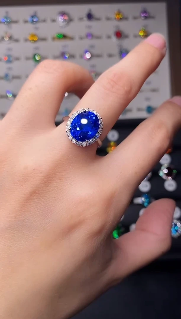 10克拉蓝宝石（处理）欧美风戒指