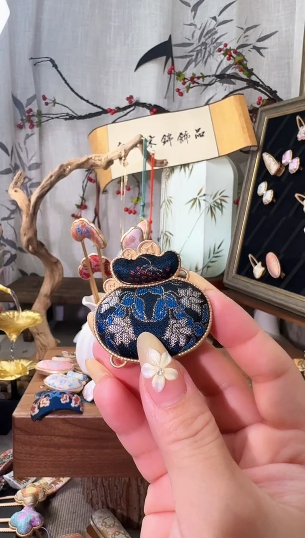 皮质铁合金仙草宝象钱袋子包挂
