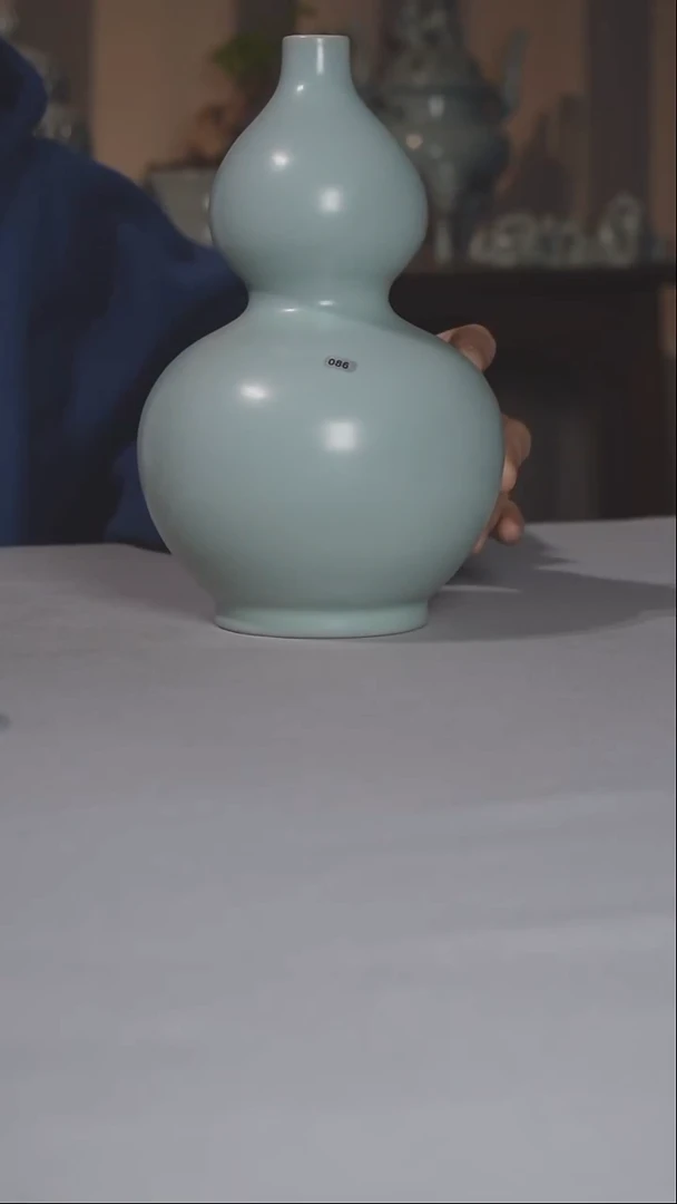 汝瓷086号微瑕葫芦瓶