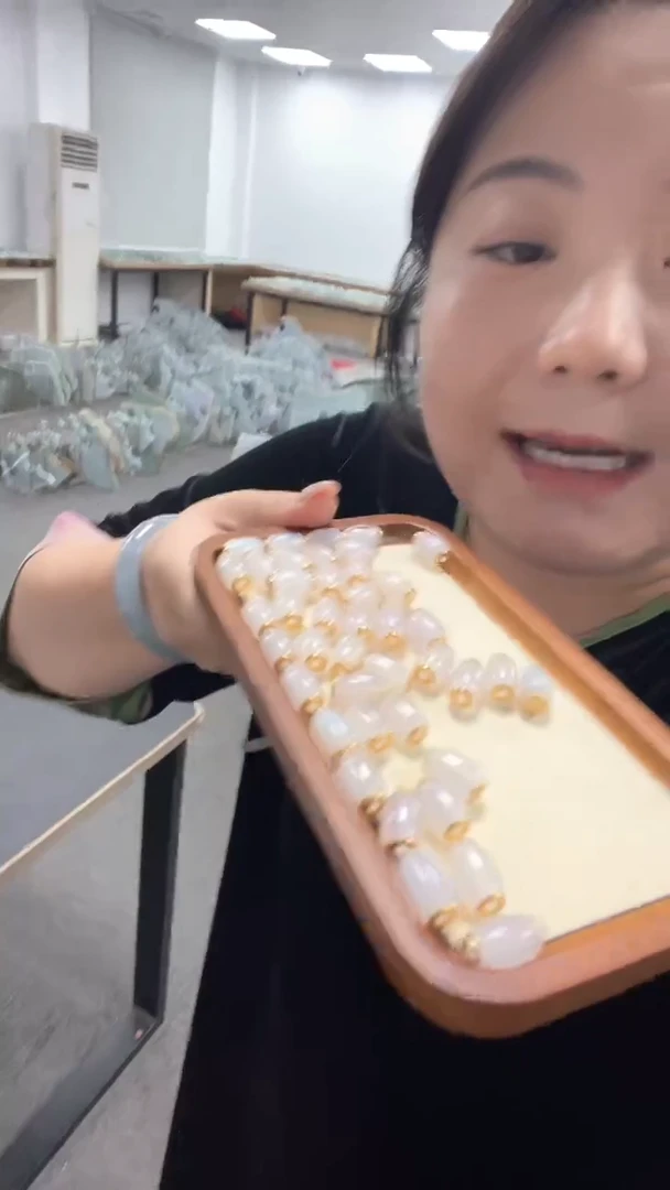 玛瑙/玉髓颈饰足金镶嵌多样性发1件
