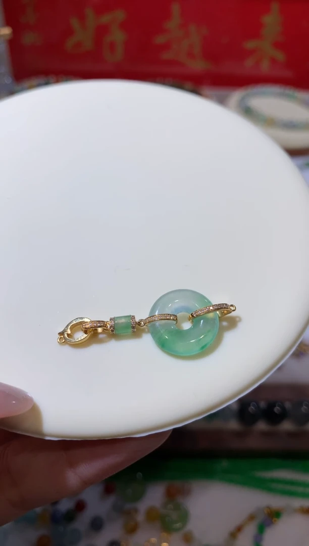 18K金镶嵌定制翡翠14.5*3卡甜甜圈