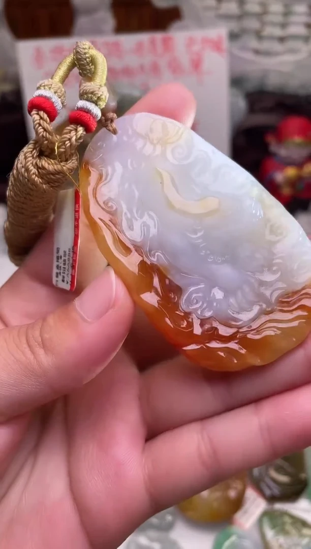 颈饰未镶嵌翡翠谛听