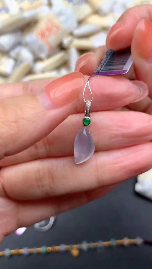 18K金镶嵌挂件翡翠1